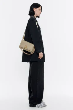 Shop BIMBA Y LOLA Bolso Solapa Mediano Nylon Caqui Claro