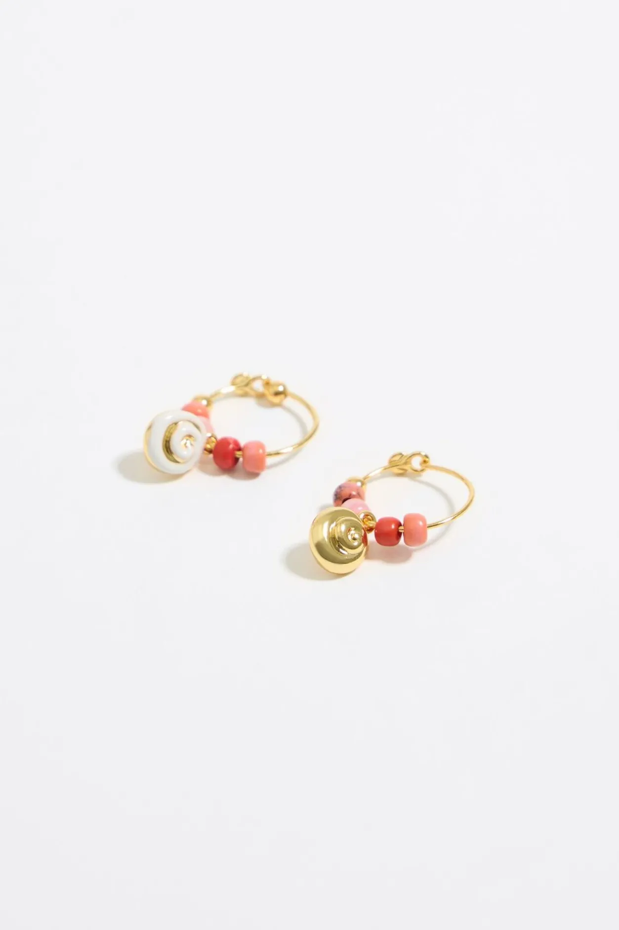 Shop BIMBA Y LOLA Pendientes Aro Coral Y Caracola Dorada